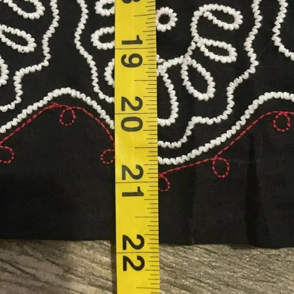 Ann Taylor Loft Pleated Black cotton Skirt Embroidered Details Women’s size 2P - Picture 7 of 10